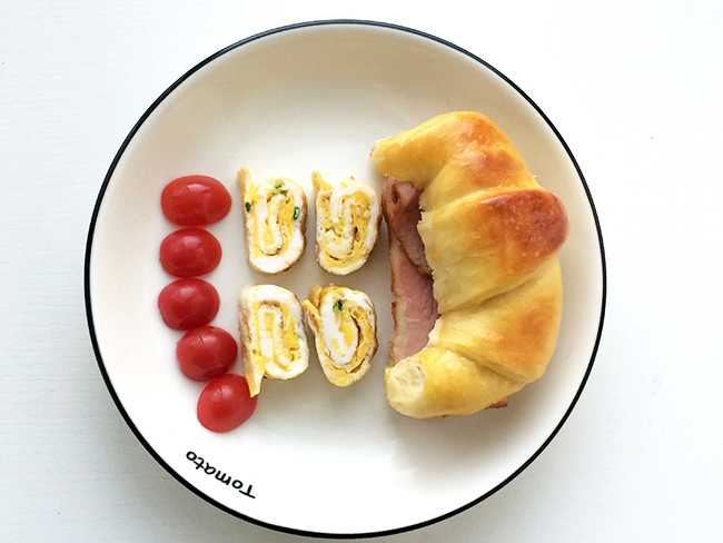 Croissants 牛角包面包早餐breakfast eggs鸡蛋